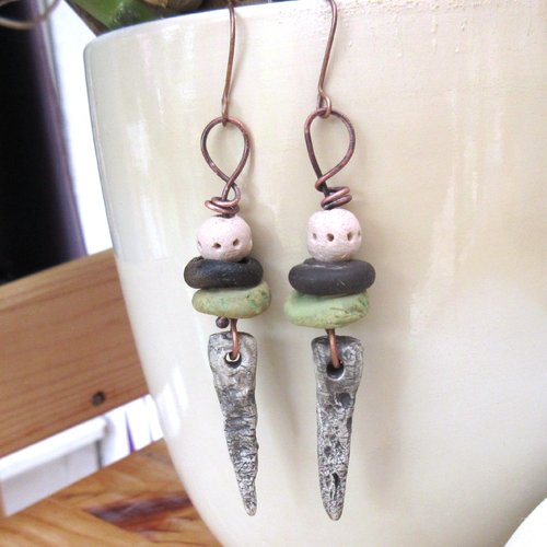 Vendu-  paysages d'armor: des boucles d'oreille particulières, celtiques et primitives avec céramiques artisanales
