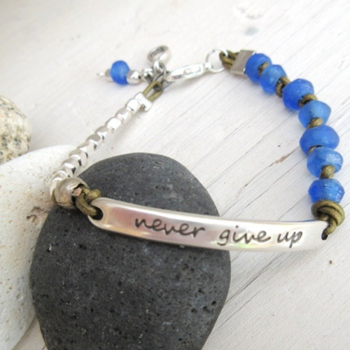 Never give up !!!! : un bracelet minimaliste avec perles en argent pour dames ou messieurs