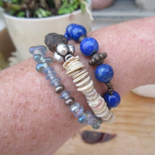 Temps vagabond : un bracelet 3 rangs shabby chic avec lapis lazuli ....