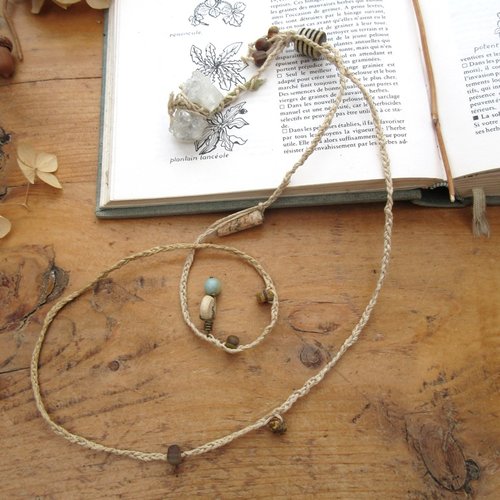 Frissons d'etincelles !!!!!! : un long collier de style "homme-médecine" avec pointe de cristal de roche