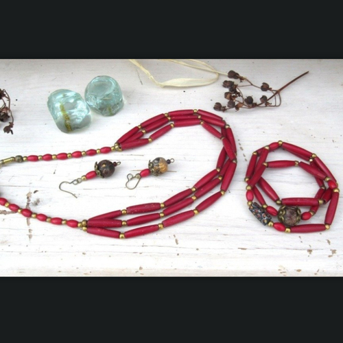 Percée d'or : une parure collier, 3 bracelets et boucles d'oreille composée de perles de chapelets mala