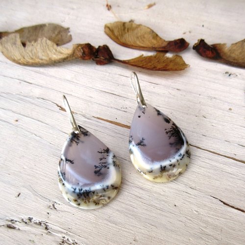 Vendu- participation emotive : des boucles d'oreille uniques et merveilleuses , shabby chics, avec cabochons en améthyste -dentrite