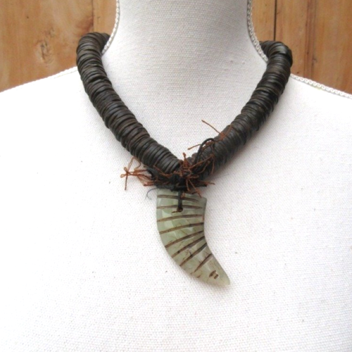 Menthe et chocolat !!!!! : un collier de style africain avec pendentif en jade
