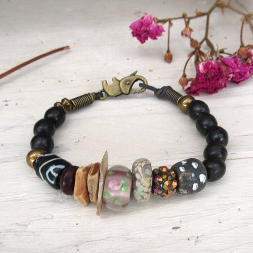 Reserve amt - mouvances de roses: anciennes perles en verre du japon pour ce bracelet expressif, zen