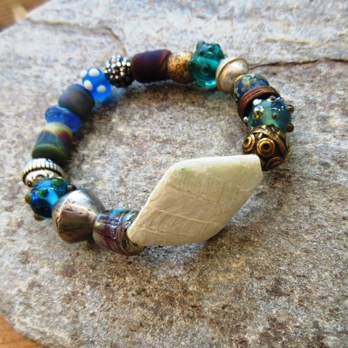 Connaissance intemporelle .... : pour ce bracelet nomade, tribal et citadin chic avec coquille fossilisée du mali !!!