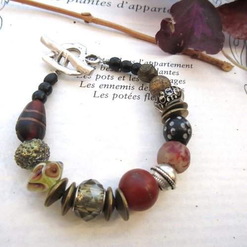 Le coeur en voyage : un superbe bracelet unisexe réalisé à partir de perles de collection "african trade beads"....