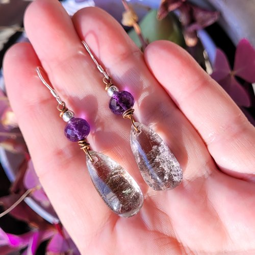 Vendu - la grâce en mouvements.: splendide quartz fantôme et améthyste pour ces boucles d'oreille natures....