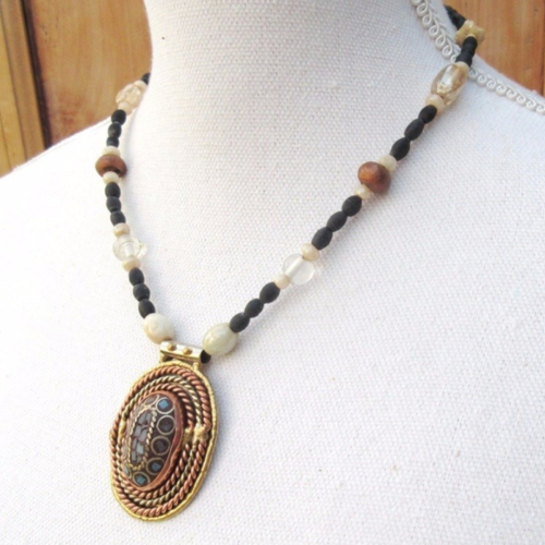 Collier Style Tibétain En Verre Coloré Et Argent - Longueur Mi-longue - Neuf Sans Emballage