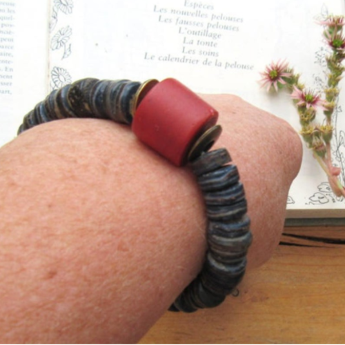 Bulle de vie : un bracelet tribal africain avec perles en pâtes de verre du ghana ....