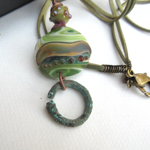 Fleurs d' ecume ... !!!!!!!: un collier tribal, primitif et ethnique avec pendentif anneau rare en bronze , objet de fouille du mali