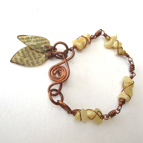 Fleurs de soleil : un bracelet industriel et précieux avec perles opale...