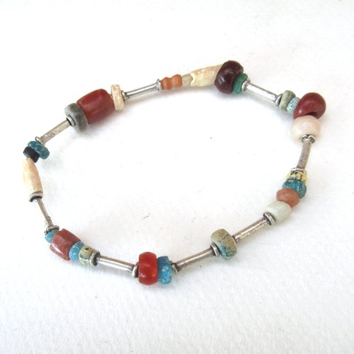 Vendu- ultime ciliation du temps : un superbe bracelet tribal et primitif, précieux et racé