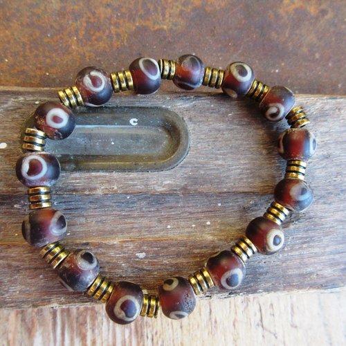 Une tendresse mythique : un bracelet tribal, essentiel et unisexe, avec des perles en verre dzi  du népal ..
