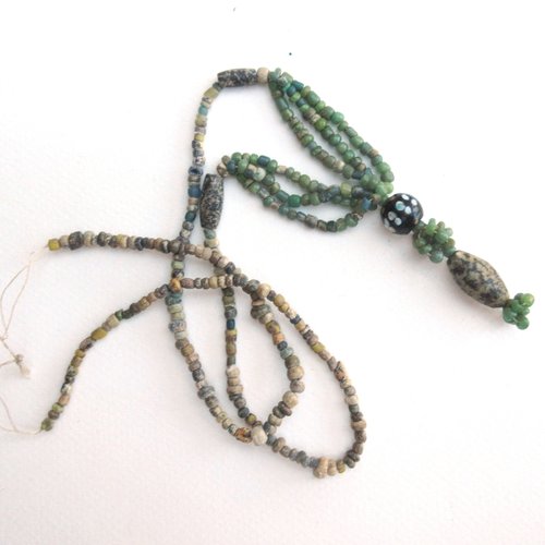 Rythmes du silence  : un collier tribal de toute beauté en perles "djenné" nila et perles granit du néolitique ....