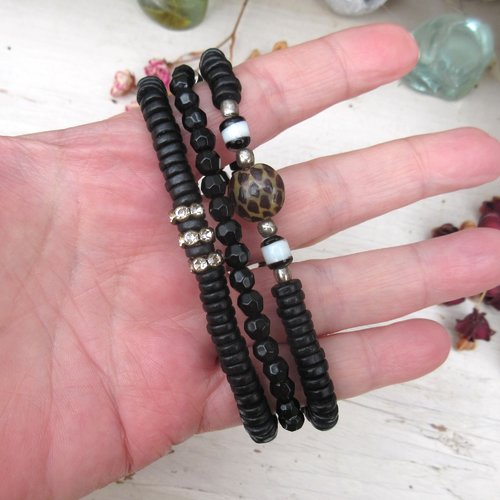 Confidences pour confidences  : 3 bracelets pour dames ou messieurs; côté nature avec perles en céramique contemporaine , bronze .....