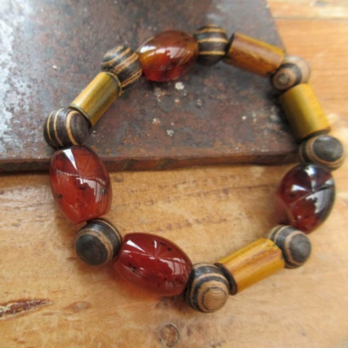 Conciliabule ...... : un bracelet pour hommes ou dames, style contemporain vec ces belles perles d'agate couleur cognac