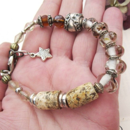 Un temps pour soi !!!! : un bracelet boho, citadin, tribal et chic avec tubes antiques africains en granite du mali ..