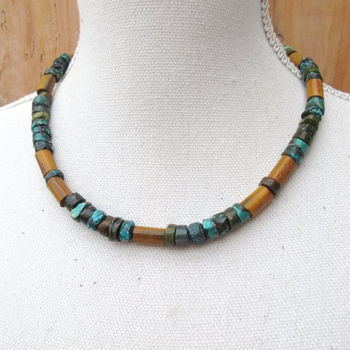 CESAREE COLLIER tribal en perles de bois et plaque en