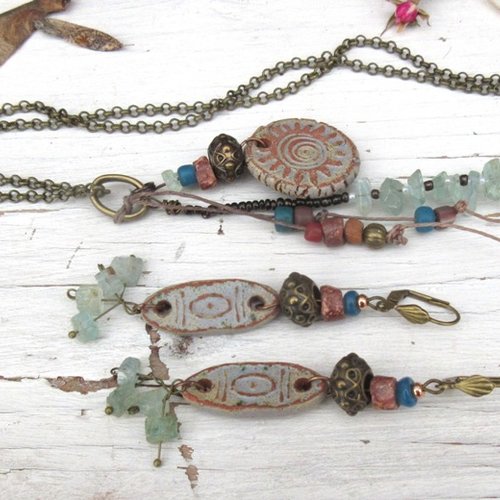 Une parure collier et boucles d'oreille , aux allures tribales boho chics avec perles précieuses : "secrets des incas"