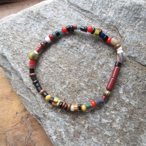 Un bracelet tribal ethnique et unisexe avec anciennes perles du mali : "des bulles de passion"