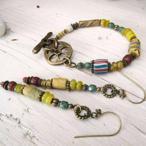 Formes essentielles : une parure tribale avec des perles de commerce africaines bracelet et les boucles d'oreille !!!