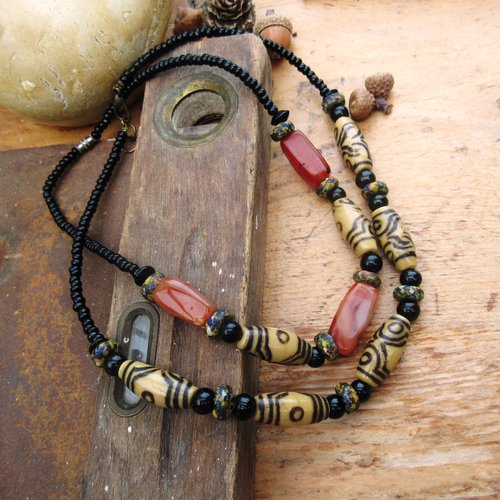 Deux colliers unisexes de style africain avec perles en ancienne cornaline et verre dzi !!!!! : "palpitations de coeurs"