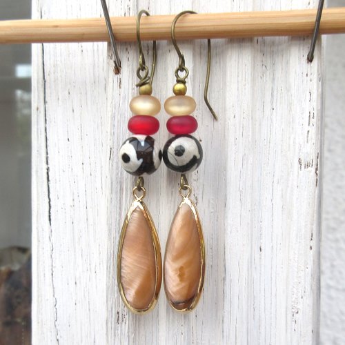 Des boucles d'oreille romantiques avec merveilleuses perles gouttes nacre encerclée or !! : "capteurs de reflets
