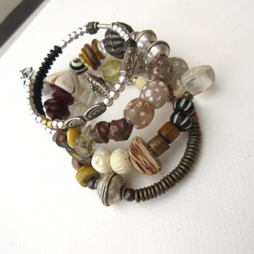Mémoire et energie : un incroyable bracelet mémoire 3 rangs avec perles anciennes vénitiennes, perles verre hébron, citrine ...