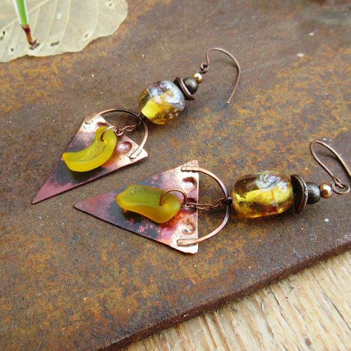 Vendu - réceptivités accueillantes : des boucles d'oreille bohèmes avec galets en verre jaune, plage de la mer baltique