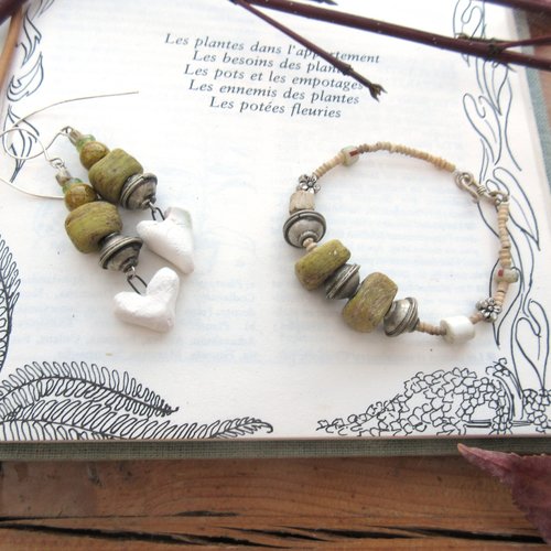 Tendresse particulière : une parure bracelet et boucles d'oreille romantique et tribale avec perles d'hébron ....