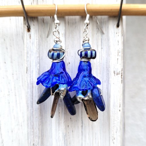 Des boucles d'oreille baroques avec perles artisanales lampwork verre headpins, lapis lazuli, quartz fumé: "le ballet de l'illusion "