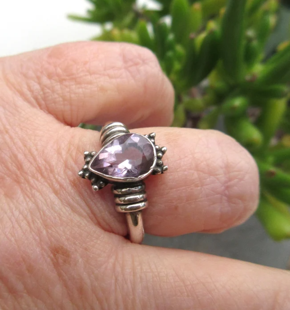 Une bague vintage argent massif avec un superbe cabochon am thyste