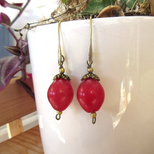 Vendu- grâce du moment : des boucles d'oreille minimalistes avec perles en ancien verre groseille duch dogon ....