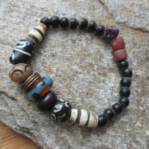 Ouvertures d'horizons : un bracelet shabby chic avec perle pandora, perles african trade beads !!!!!