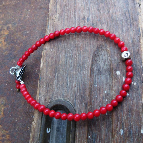 Vendu - un bracelet minimaliste unisexe tribal avec perle argent berbère du maroc et perles corail  : "une rencontre zen"  ..
