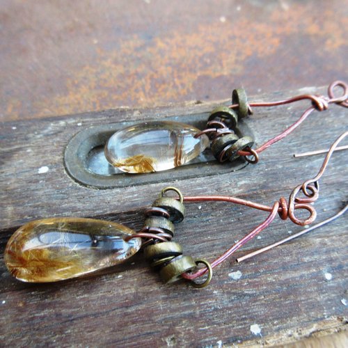 Des boucles d'oreille primitives avec cabochon quartz rutile pour dames élégantes  ... : "larmes d'or "