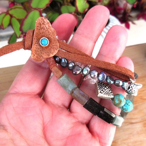 Un bracelet  de protection 4 rangs ou un collier , unisexe , chic avec pierres fines et de gemmes ... : "voyages de perles"