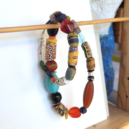 Formidable collier unisexe de style africain ethnique avec perles tubes millefiori, perles vaseline, cornaline .... : "echos de liberté"