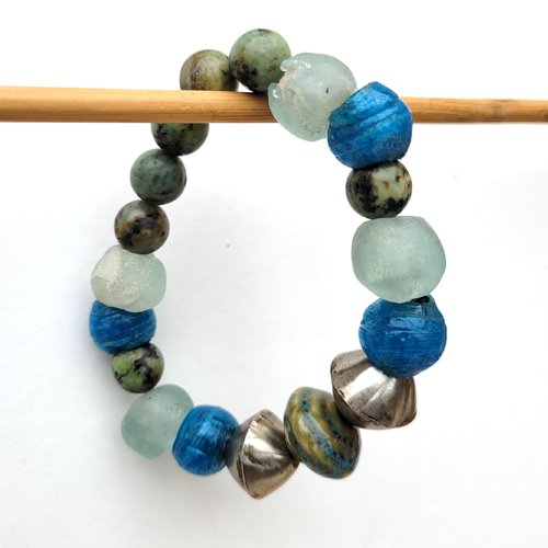 Un bracelet ethnique, tribal et hippie avec perles berbères argent du maroc, de commerce d'afrique, turquoise  !!!! : "rythmes de la terre"