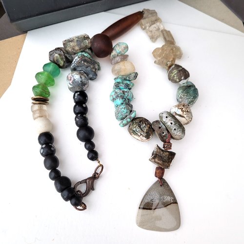 Un collier unisexe bohème, chic et tribal, avec superbes perles de turquoise .....: "arôme du souvenir"