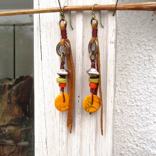 Des boucles d’oreille vintages gitanes avec perles hébron, turquoise, cuir ... : "un jour soleil "