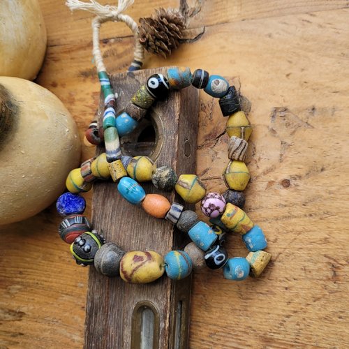 Lot-collier avec anciennes perles de verre ethnique, pâtes de verre , perles "african trade beads" du mali ...: supplies