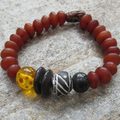 Le bracelet ethnique citadin aux couleurs pimpantes avec perle filée au chalumeau ... : "poétiques ramages"