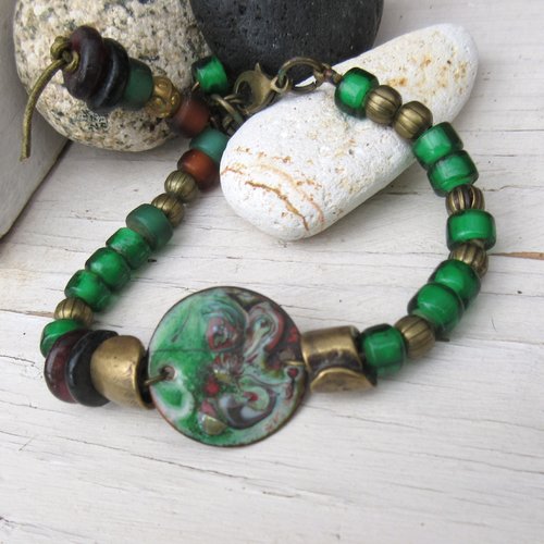Un bracelet éclectique unisexe avec breloque mystique en cuivre émaillée de style nature, elfique .... : "les témoins d'aventures"