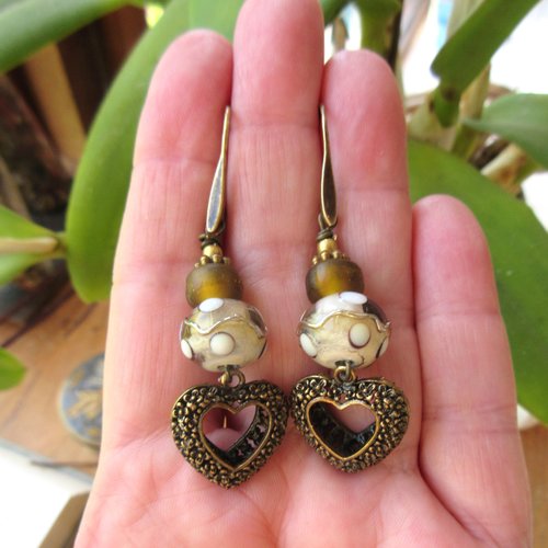 Un prix pour tout doux pour ces boucles d'oreille romantiques avec breloque coeur bronze ... !!!