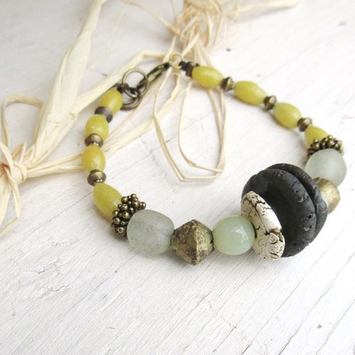 La lumière du silence !!!!! : un bracelet de style ethnique tribal boho chic avec ces perles en opale ....
