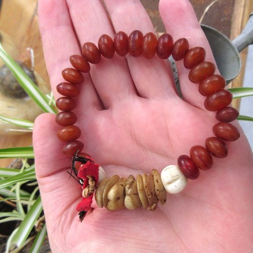 Des perles en résine du mali pour ce bracelet ethnique unisexe , tribal et un rien hippie .. : "appels du regard"