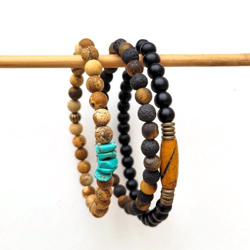 3 bracelets pour dames ou messieurs; côté nature avec perles en jaspe, agate, oeil de tigre, turquoise : "musique de l'ame"