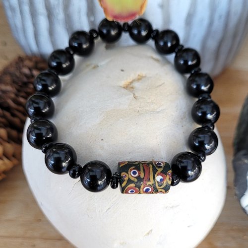 Un splendide bracelet pour messieurs; côté nature avec perles pierre obsidienne et perle millefiori vénitienne  :  "croire zen ..."