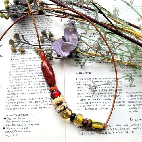 Lot de perles ethniques natures, céramique, verre, lampwork , etc .